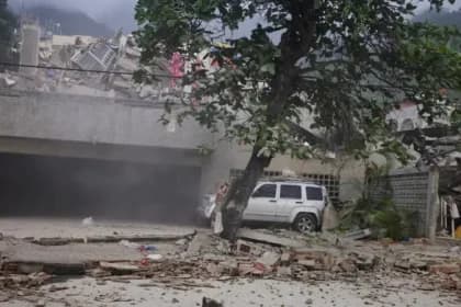 Venezuela earthquakes kill at least 32, with 700 injured, as buildings destroyed across Caracas